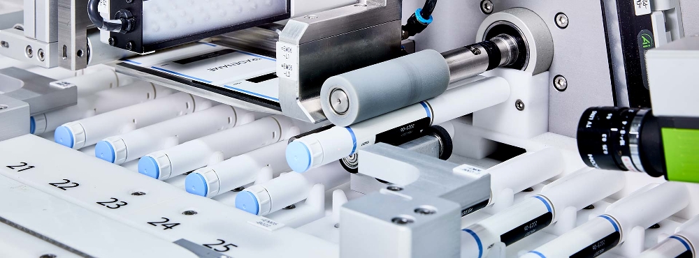 Automatic labelling machine